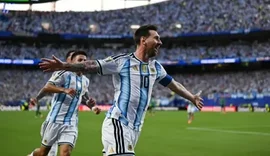 Messi brilha com hat-trick e iguala recorde histórico em Copas