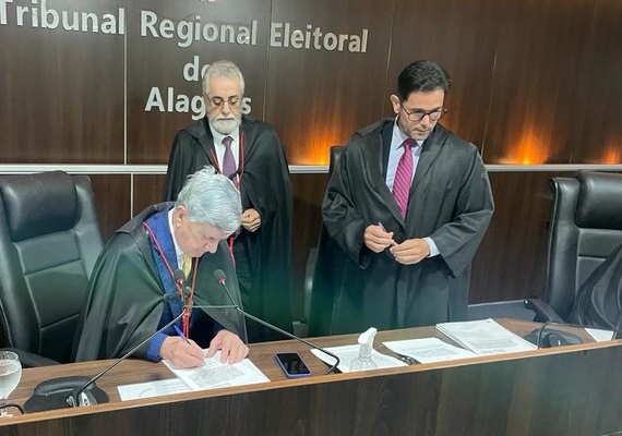 Desembargadores Kléver Loureiro e Alcides Gusmão assumem como presidente e corregedor do TRE/AL