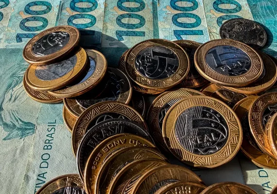 Inflação usada para corrigir salários acumula 4,33% em 12 meses