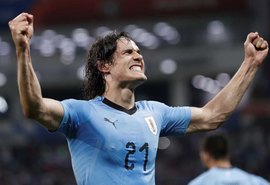 Cavani brilha, coloca Uruguai nas quartas e manda CR7 para casa