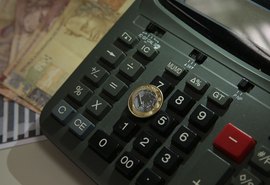 Juros altos e combustíveis explicam queda da inflação