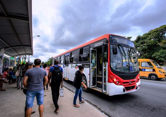 JHC anuncia redução do preço da passagem de ônibus