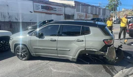 Engavetamento com quatro carros causa congestionamento na Leste-Oeste