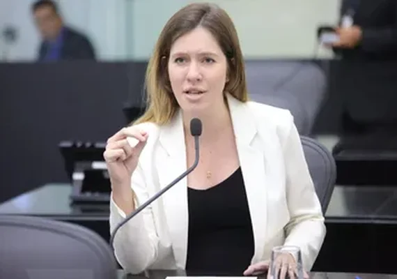 Cibele Moura garante recursos para academia da saúde em Poço das Trincheiras