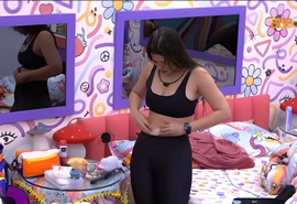 Sisters tampam umbigo para evitar 'maldição' do quarto Lollipop
