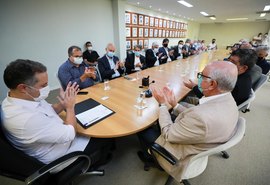 Governador assina decretos que aperfeiçoam legislação tributária e buscam baratear preço do etanol em AL