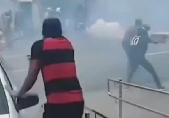 Vídeo: Brigas entre torcedores deixam feridos e transformam ruas do Recife em cenário de guerra antes de clássico entre Santa Cruz e Sport