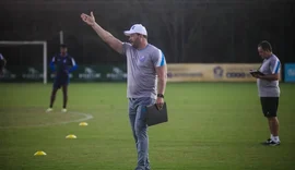 Técnico Roberto Fernandes e jogadores acreditam na permanência. E você, torcedor?