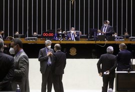 Câmara aprova valor fixo para cobrança do ICMS para combustíveis