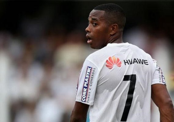 Contratação de Robinho pelo Santos gera repúdio na internet