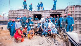 Arthur Lira visita obras de conjunto habitacional nesta sexta