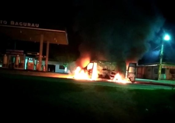 Ambulância transportando criança de cinco anos pega fogo em Jaramataia