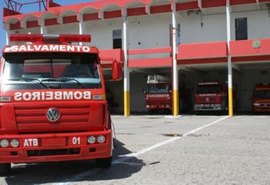 Incêndio de média proporção atinge estabelecimento comercial na parte alta de Maceió