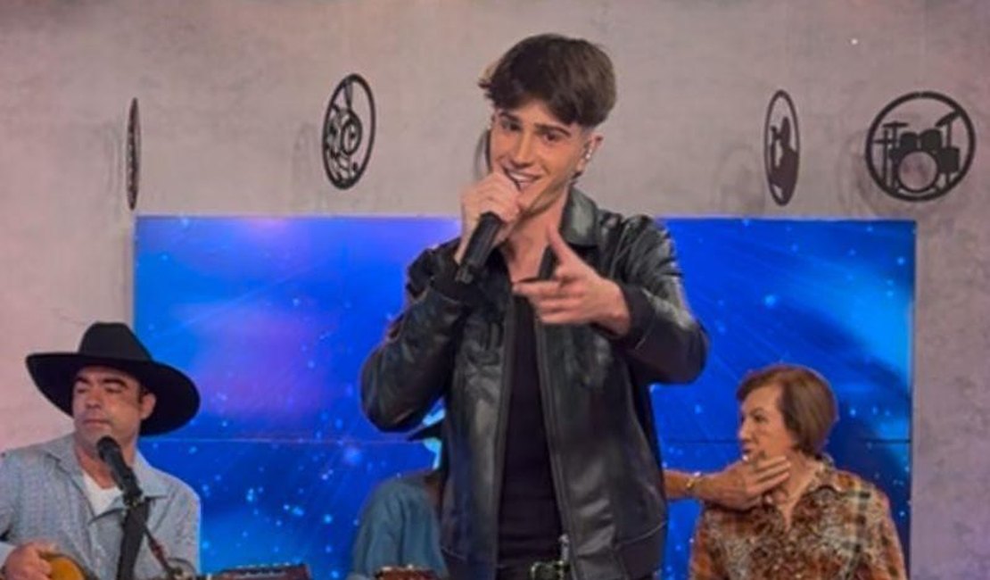 Gabriel Fava se apresenta no programa “Viva a Vida” da Rede Vida e canta vários sucessos