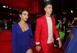 Cristiano Ronaldo anuncia morte de um dos filhos gêmeos