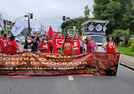 Em Maceió, dia do estudante é marcado por mobilização em defesa da educação