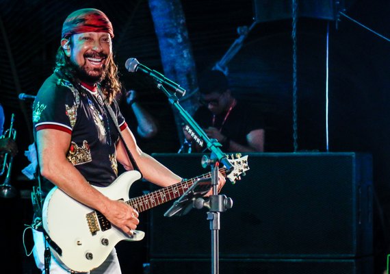 Com recorde de público, Bell Marques ‘levanta poeira’ na festa Só as Antigas