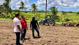 Agricultores recebem apoio da Prefeitura  para trabalho no campo