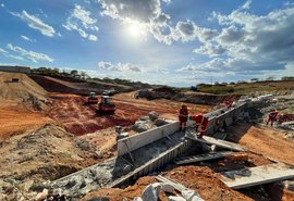 Vertedouro da Barragem do João Gomes é concluído e obra avança na construção do paredão