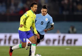 Copa América: Brasil enfrenta Uruguai em busca de vaga nas semifinais
