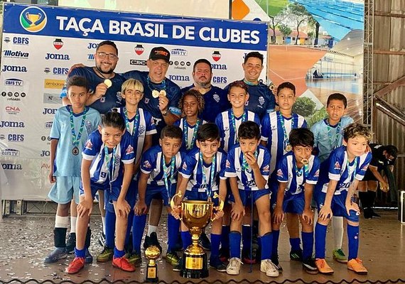 Garotada do CSA conquista Taça Brasil de Futsal