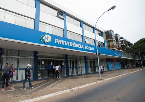 Aposentadoria por tempo de serviço rende 102% a mais do que por idade