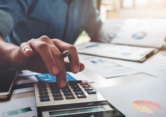 Contas de começo de ano podem até triplicar os gastos do mês de janeiro