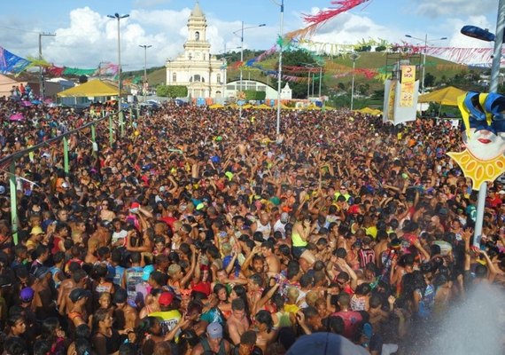 100% dos municípios de Alagoas suspendem Carnaval