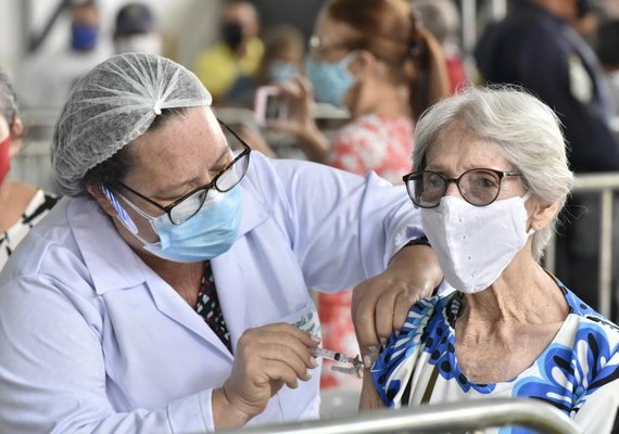 Maceió começa a vacinar idosos a partir de 77 anos nesta quarta (10)