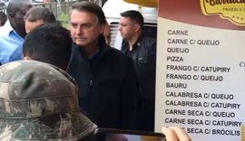 Presidente Bolsonaro é multado por não usar máscara na cidade de Peruíbe-SP