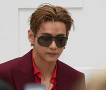 Taehyung, do BTS, revela perda severa de audição no ouvido direito