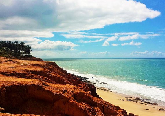 Pescadores encontram corpo na praia da Barra de Santo Antônio