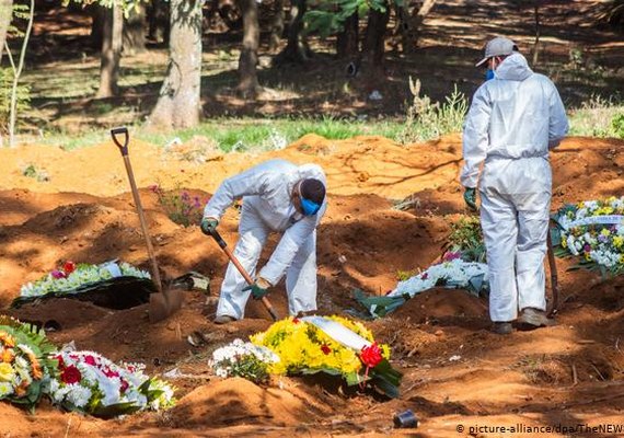 Brasil passa da marca de 330 mil mortes por covid-19