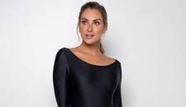 Confira esses diferentes modos de usar o maiô manga longa