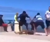 Vídeo flagra torcedor do CRB sendo agredido na orla da Ponta Verde; assista