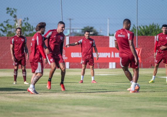 Nove titulares ficam, Barroca segue e CRB aposta em estabilidade para 2026; veja