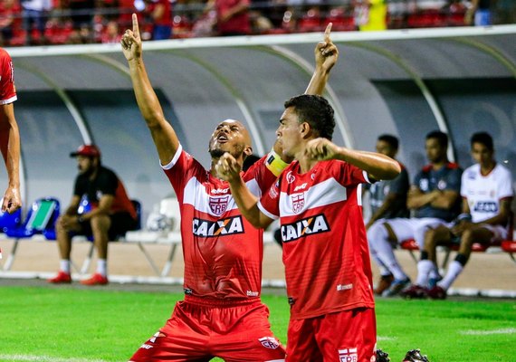 Contra o Atlético-GO, CRB muda para tentar se recuperar no Brasileiro