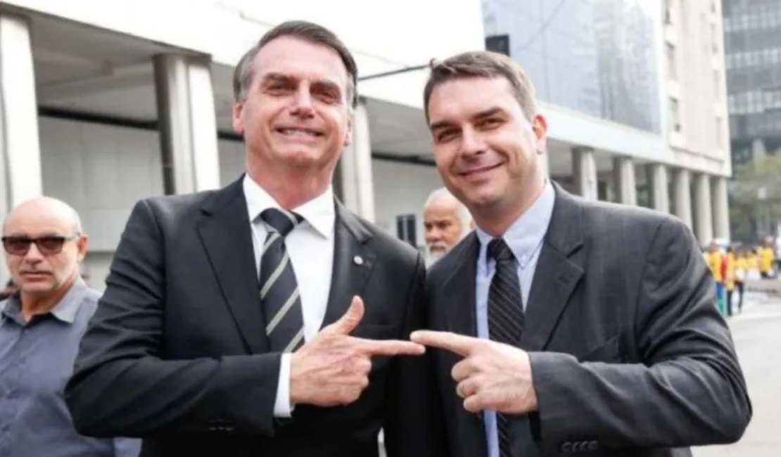 A casa caiu. Escândalo milionário ligando Flávio e dono do Banco Master implode projeto presidencial do bolsonarismo