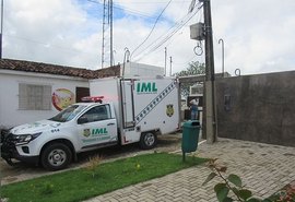 IML sepulta mais 10 corpos não reclamados em cemitério do Trapiche da Barra, em Maceió