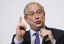 Querem resolver eleição nos gabinetes ou em celas, diz Ciro Gomes