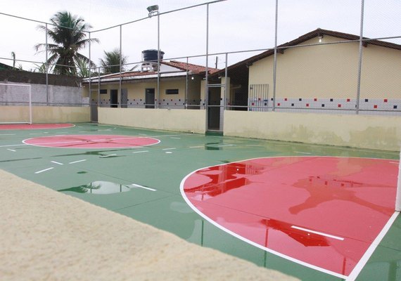 Duas escolas reformadas serão entregues nesta terça (19)