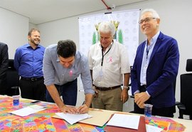 Rui Palmeira assina 102 contratos de serviços à saúde