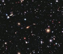 Telescópio James Webb identifica sinal cósmico misterioso no campo profundo