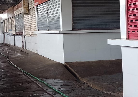 Após chuvas, mercado da Produção passa por limpeza geral; entenda