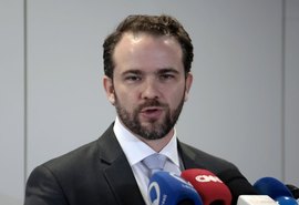 Durigan defende taxação de ultrarricos e destaca potencial do Brasil em viagem