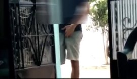 Homem é filmado fazendo gestos obscenos para criança de 7 anos e é preso em AL