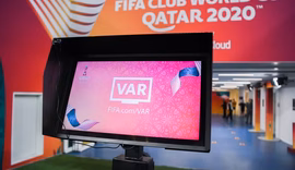 Fifa deve testar VAR em escanteios na Copa de 2026