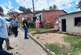 Seinfra faz visita técnica em Coqueiro Seco para levar melhorias habitacionais