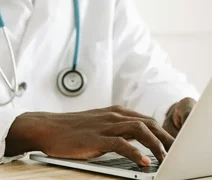 Médico é condenado a 40 anos após pacientes perderem a visão em cirurgias