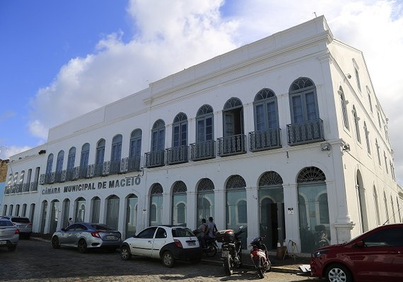 Vereadores de Maceió deverão se dividir entre 7 partidos